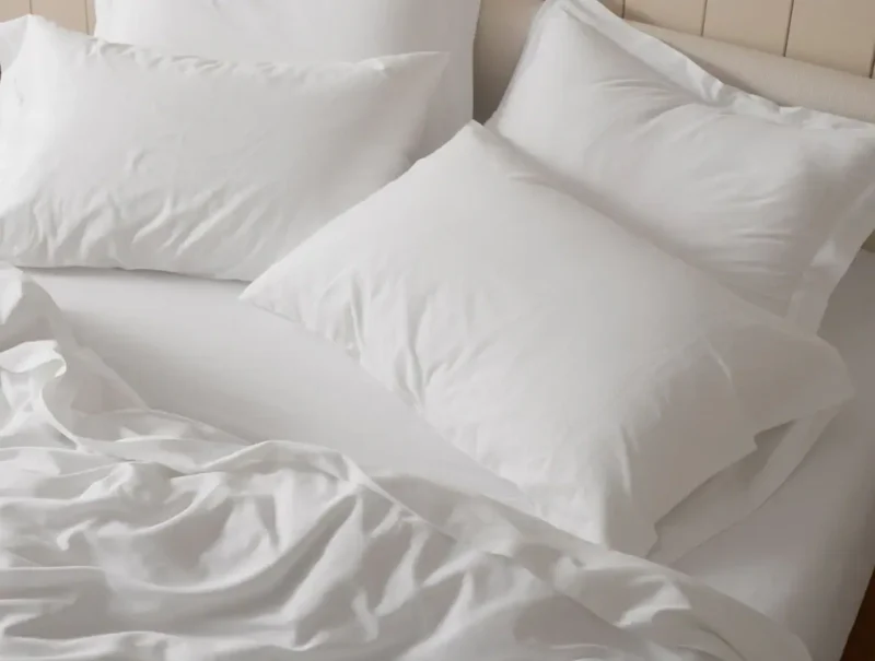 pdp 1024368 organicrelaxedsateen duvet alpinewhite lifestylehero fa22 3 e9a5ec99 9228 4c08 ac10 1de423670e27.webp