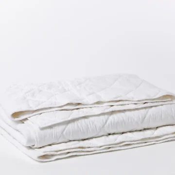 pdp diamondstitch comforter alpinewhite b sp21 45b4a06a 5add 4a1d afd3 e24324ab61f8.webp