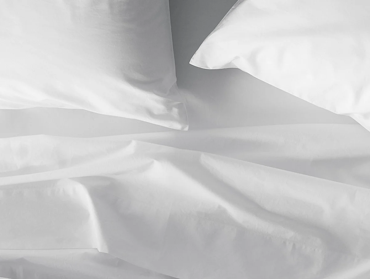 percale sheetset alpinewhite bedoverhead f17 2 3 3e8b638d 04f6 460b b5df 8ce571f71793 3.webp