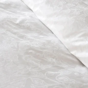 sp25 eecom heritagejacquardduvet alpinewhite b 104 787bec61 3446 480a b873 cb2d0573aff6.webp