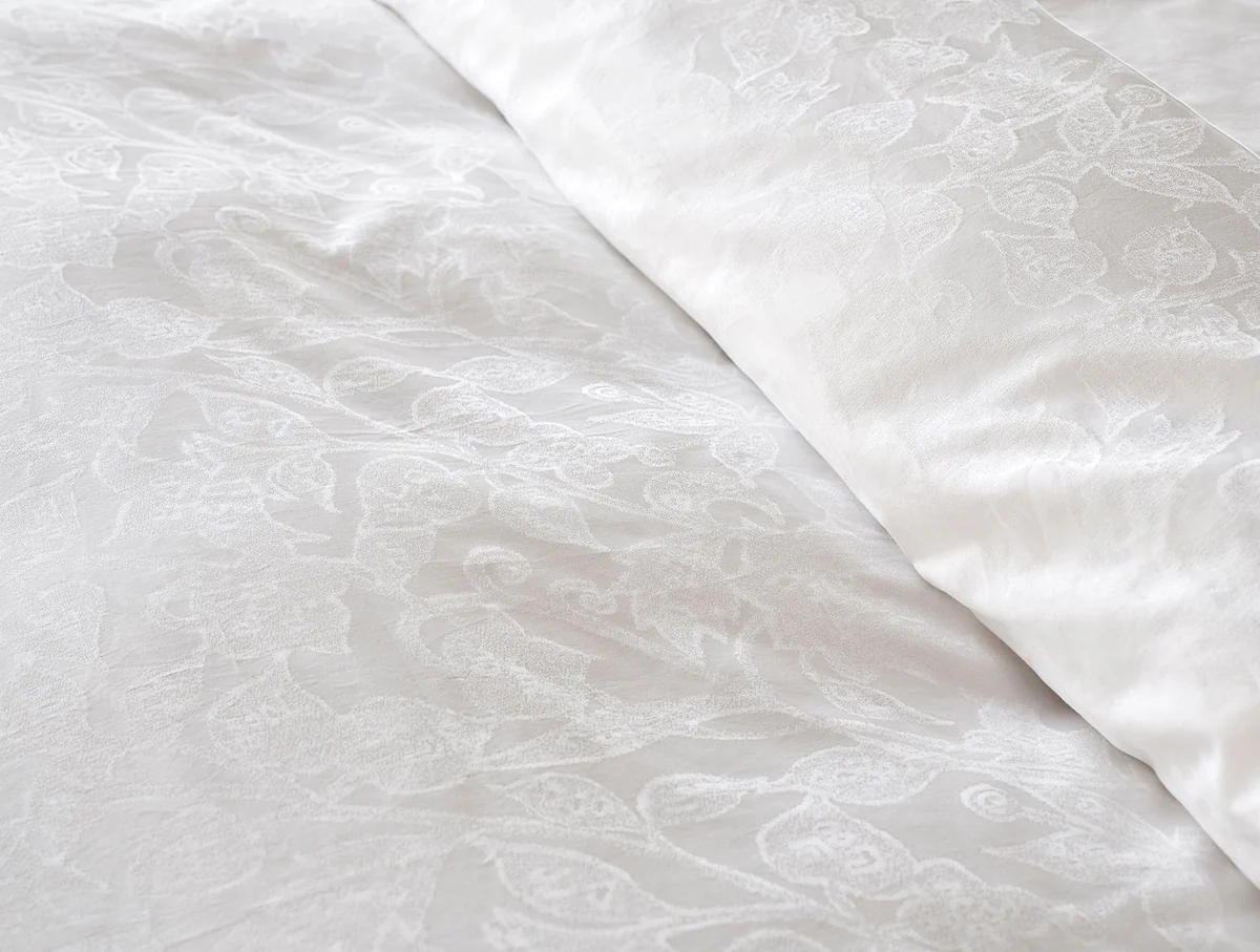 sp25 eecom heritagejacquardduvet alpinewhite b 104 787bec61 3446 480a b873 cb2d0573aff6.webp