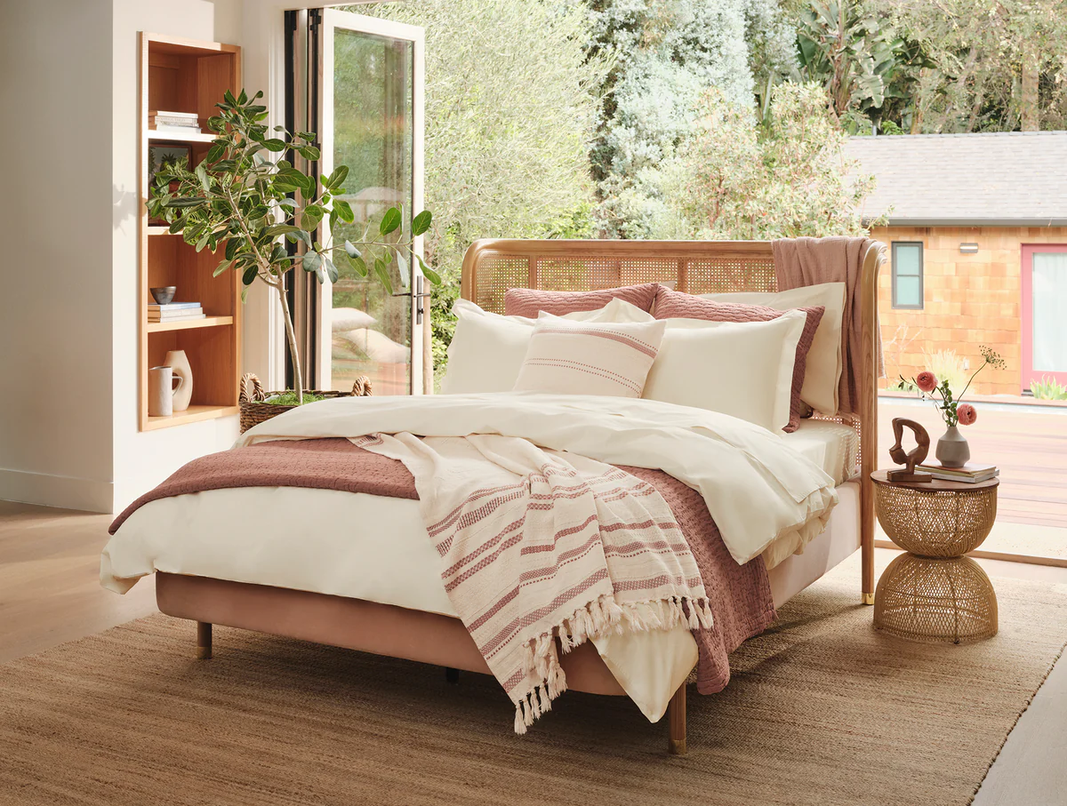 sp25 lifestyle refinedpercale warmundyed 036.webp