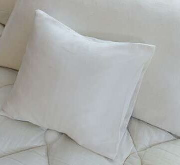 wool travel pillow savvyrest.jpg