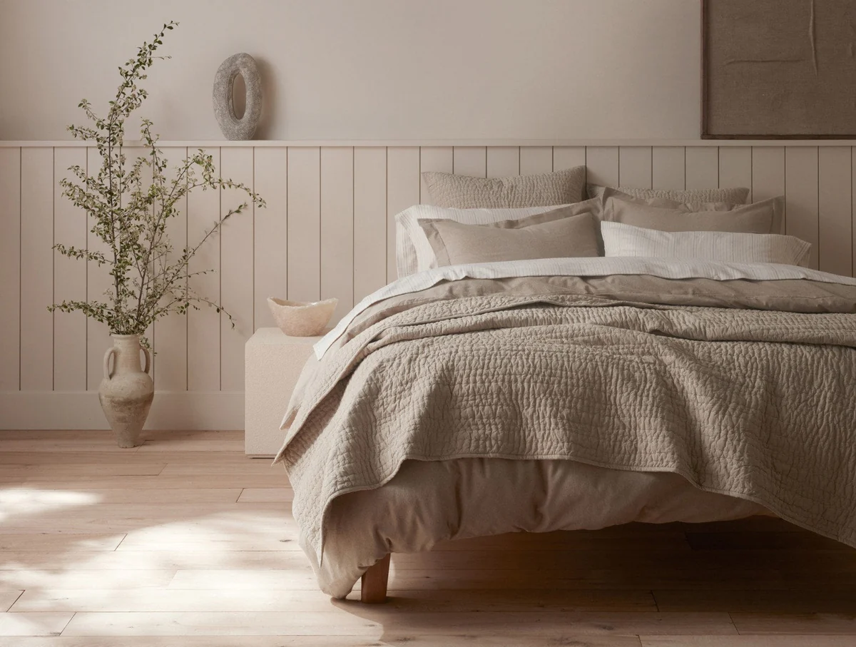 pdp 1025004 channelhandstitched quilt hazelchambray 13d fa22 alt c958dbe7 9a7b 4f3f b328 2f7ab33351bb.webp