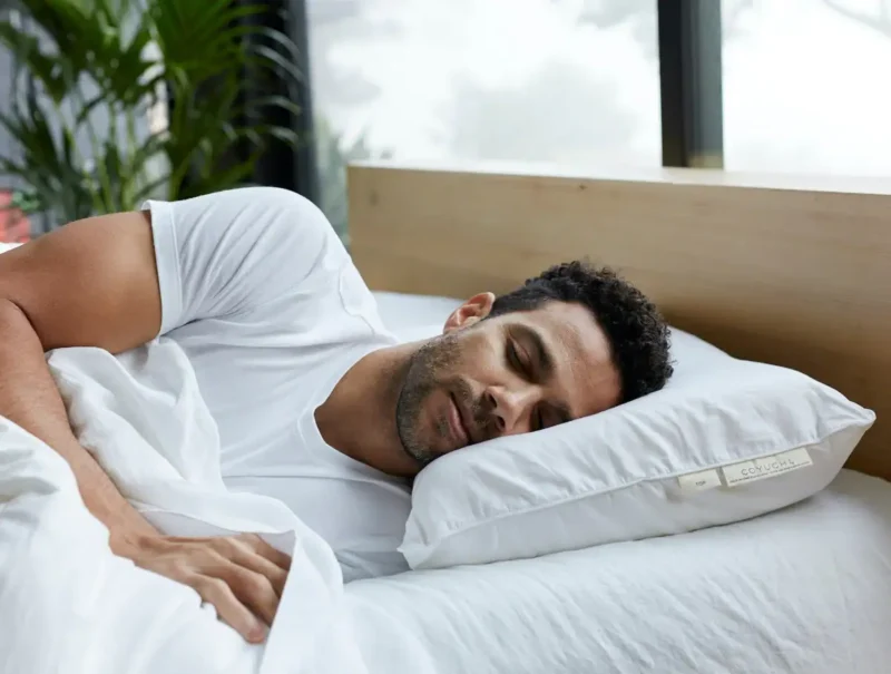 pdp lifestyle serenitypillow a sp21 model male 2654 cca73f87 f50f 4070 8eec 563fdaf62350.webp