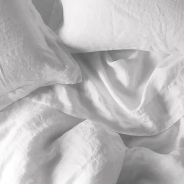 pdp organic linen duvetcover alpinewhite bedoverhead f17 1 a9a12e63 8e8a 4c1e 8b82 2ec048a65eaa.webp